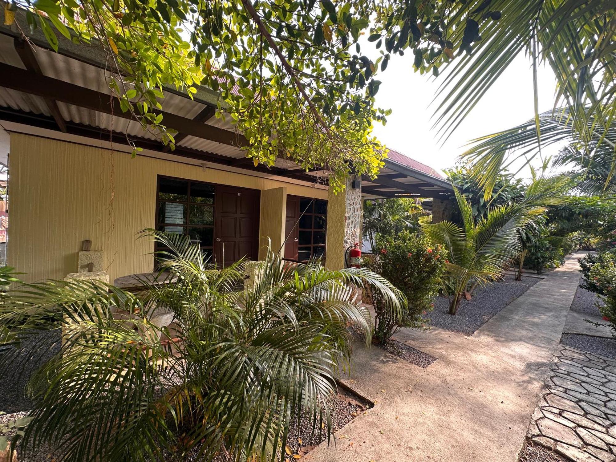 Blue Beach Resort Baanphakrimlay Eksteriør billede